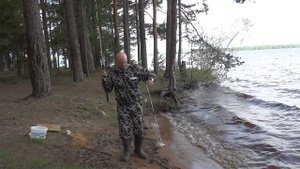 Первый лещ на донку в этом сезоне \ Рыбалка на Верхней Волге \ Рыбалка в сильный ветер на донку