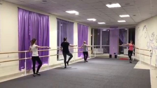 урок у балетного станка для взрослых