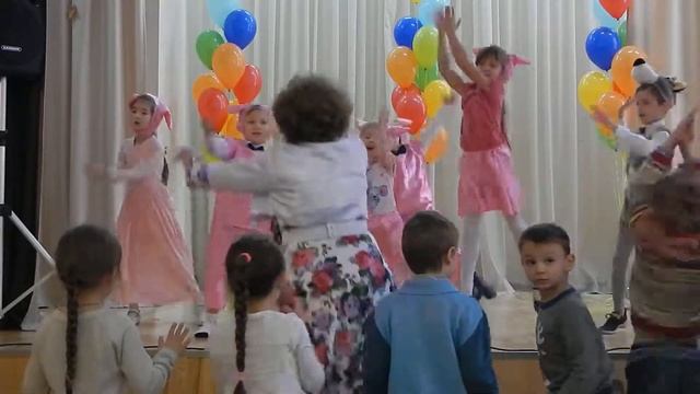 Фрагменты из постановки сказки про поросят и волка 12.11.16 смотреть онлайн