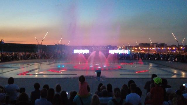 18.07.2022 Притяжение (г.Магнитогорск). Светомузыкальный фонтан. смотреть онлайн