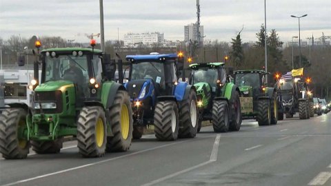 Протесты фермеров во Франции приобретают все больший размах