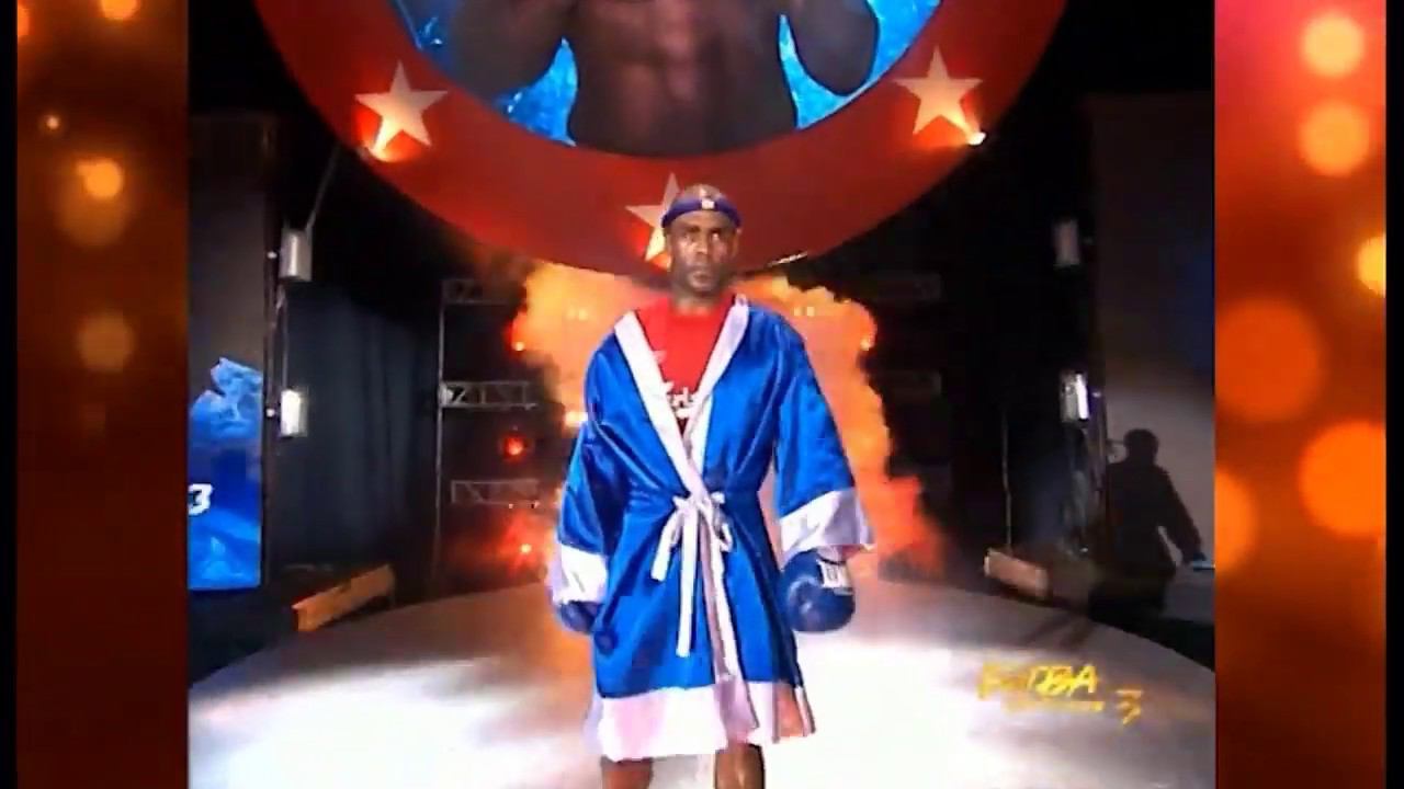 Sean Hinds (NYC) , Vladimir Borodine_3. 2008. Moscow. WBL MUAY THAI. Promoter Sergey Zayshnikov.