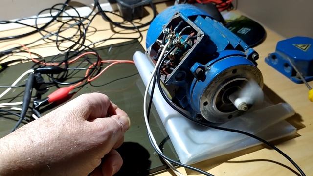 Variable Frequency Drive Inverter MC3PHAC by Marcelo C. Mayer смотреть онлайн