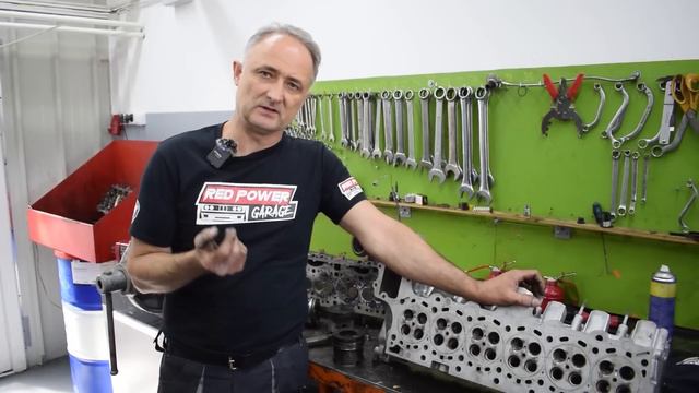 REDPOWER AKADÉMIA S1E1: Mitől lesz kormos a motorolaj? #redpowergarage #vörösjenő смотреть онлайн