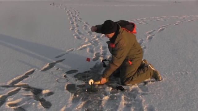 Щука на зимние жерлицы, первый лед 2014 ч.1 смотреть онлайн