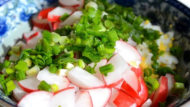 Салат с редисом и яйцом: русский и восточный рецепты