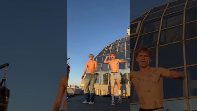 Даня Милохин и Женя daddy vibe танцуют | ДАНЯ МИЛОХИН - TIK TOK смотреть онлайн