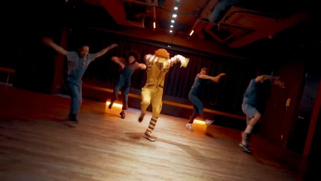 ReoNa 『シャル・ウィ・ダンス？』を伝説の彼らが踊ってくれたようです смотреть онлайн