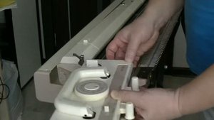 Как правильно одевать каретку на вязальную машину Brother