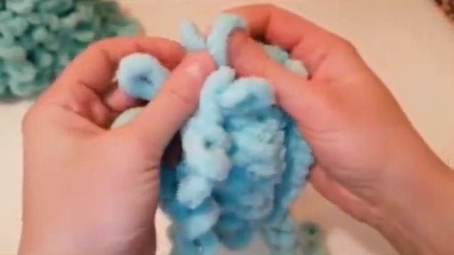 Вязаная наволочка - чехол из пряжи Alize Puffi