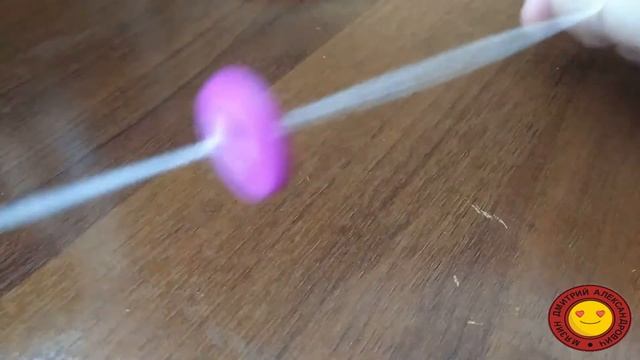 Показываю своим детям как раньше играл в игру с ниткой и пуговицей - Вертушка смотреть онлайн