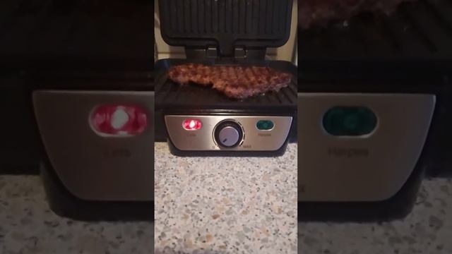 Обзор Электрогриля Kitfort KT-1626!#kitfort #готовимдома#сочные стейки#стейк смотреть онлайн