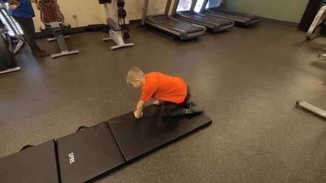 Разминка для паркура. Уроки, обучение, кувырком, прыжки, тренировка 2022 смотреть онлайн