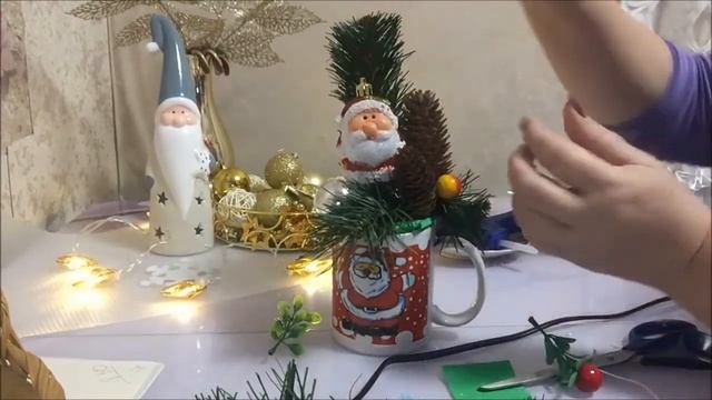 Идея подарка на Новый год. Сладкий подарок для детей в кружке своими руками.