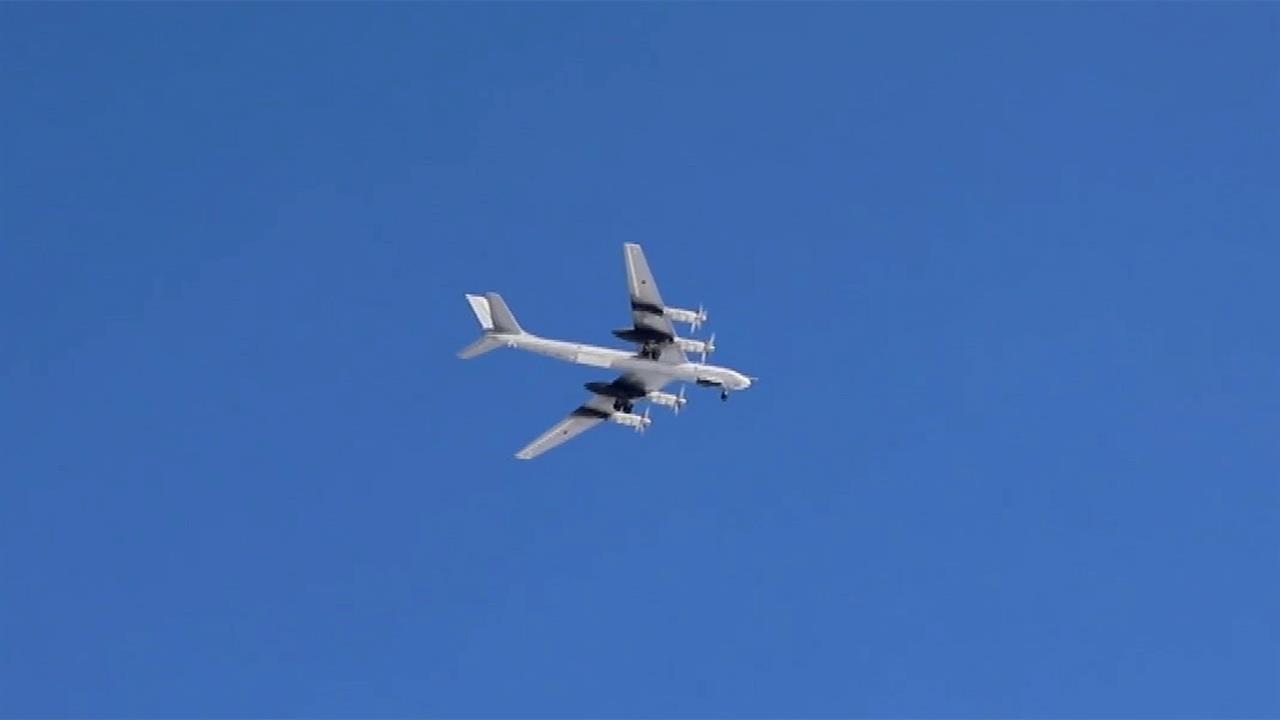 Два ракетоносца Ту-95 МС дальней авиации совершили плановый полет над Японским морем