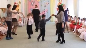 Танец с мамами на 8 марта "Мамин вальс". Подг. группа. Авторская разработка Лукашенко О. А.