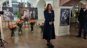 Елена Макарова, дочь Елены Образцовой, на вернисаже в Петербурге, 11.01.2022