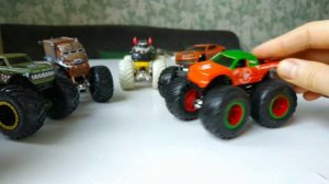 Hot Wheels Monster trucks 2020 - V8 Bomber, Camaro, Chewbacca, Steer Clear. Машинки монстр траки 🚜