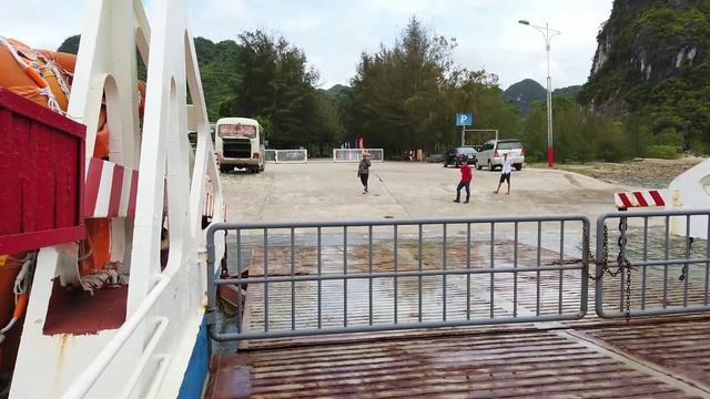 Бухта Халонг во Вьетнаме смотреть онлайн