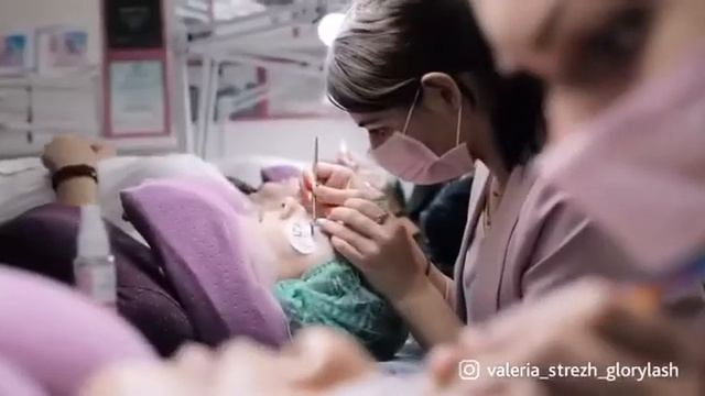 Школа по наращиванию ресниц и оформлению бровей Валерии Стреж