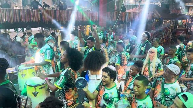 Bateria do Império Serrano, samba de 2024 ao vivo no festival Guardiões da Favela. смотреть онлайн