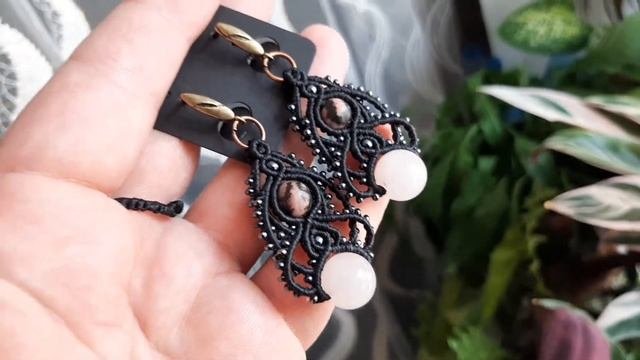 Слейв браслет на руку и серьги.  Микромакраме.