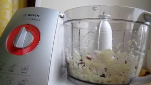 Кухонный комбайн Bosch МСМ 5529 рубит лук и мясо для макарон по флотски