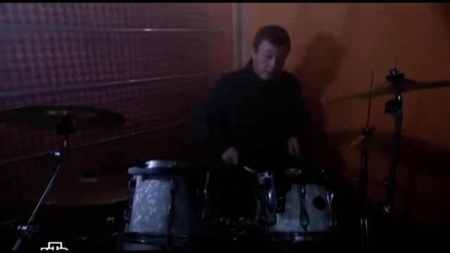 Дукалис играет на барабанах почти как Я смотреть онлайн