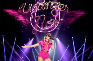 Miley Cyrus - Younger Now (MTV VMAs 2017) | TG @MileyWorld