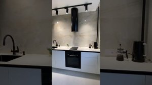 Минималистичная кухня на заказ без верхних шкафов