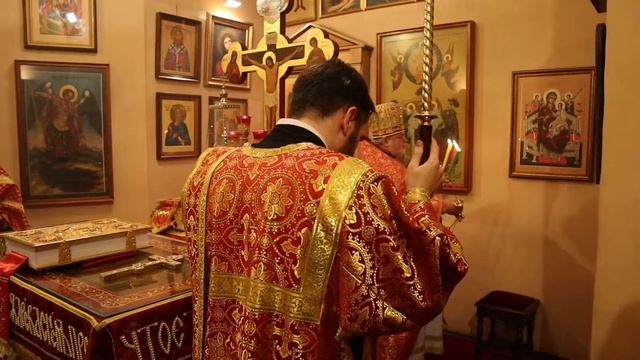 "Христос воскресе..." Литургия на пасхальном богослужении. Ночь с 27-28 апреля 2019 смотреть онлайн