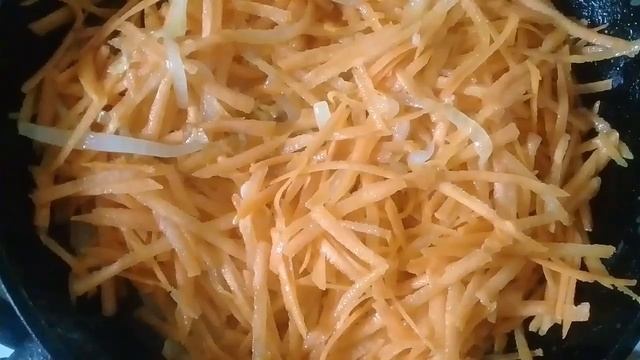 Минтай в духовке с Морковью и Луком. Запеченный Минтай. Минтай в духовке. Минтай с овощами