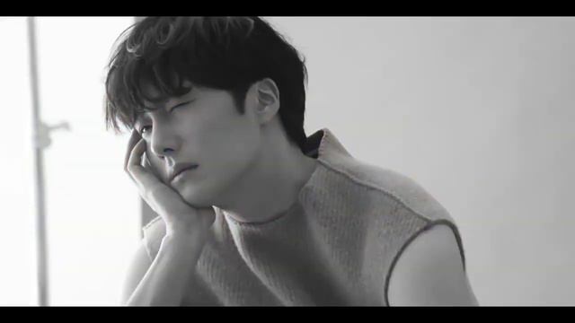 Видео в метро Сеула: корейский фанклуб поздравляет Чон Ир У с днём рождения! смотреть онлайн