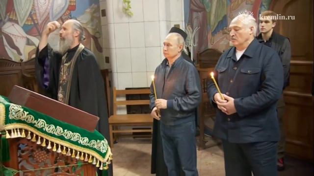 Лукашенко не стал креститься во время молебна о победе над супостатом