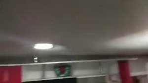 Почему поднялся / опустился / гуляет / втягивает / натяжной потолок?