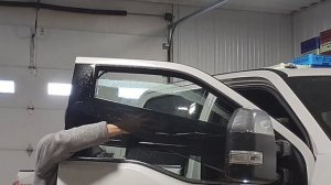 Обзор и тонировка двух передних окон на новом 2024 года Ford F350 King Ranch. Пикап Форд Ф350.