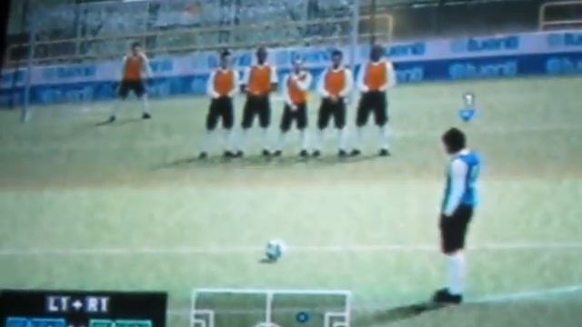 Como Cobrar Tiros Libres En Pes 2013 Para PS2! смотреть онлайн