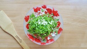 Салат с перепелиными яйцами и крабовыми палочками