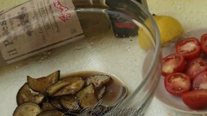 Салат с рукколой,баклажанами и помидорами-черри