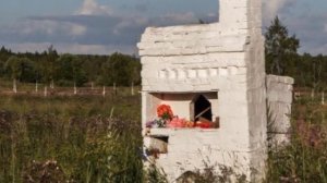 Почему стоят эти одинокие русские печи в поле? Откуда они там взялись