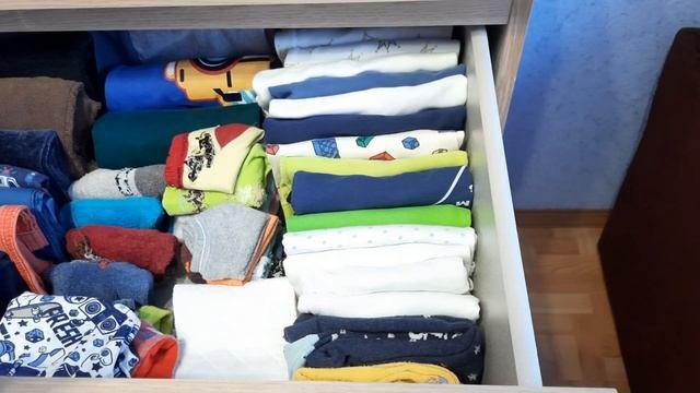 Организация хранения детской и взрослой одежды без органайзеров и контейнеров. Вертикальное хранени