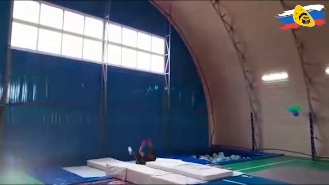 #Цирковые акробаты предпочитают тренироваться на надувном #спортивном оборудовании TimeTrial AIR! смотреть онлайн