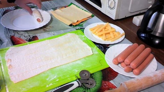 Сосиски в слоеном тесте с сыром смотреть онлайн