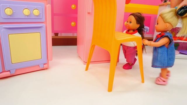 Пирог на День матери для Барби! Игры дочки матери в куклы для девочек смотреть онлайн