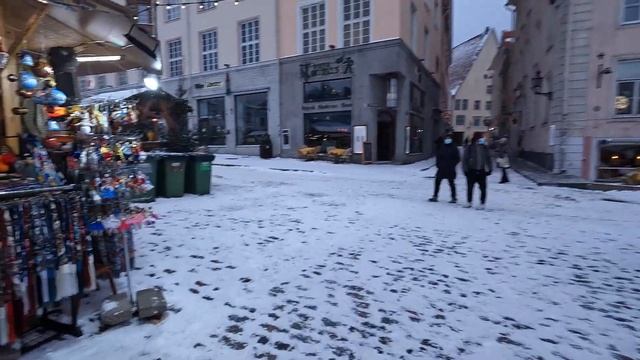 Рождественская ярмарка на Ратушной площади // Jõuluturg // Прощаемся с осенью смотреть онлайн