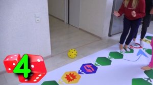 ГИГАНТСКАЯ ИГРА С ЗАДАНИЯМИ! Вика VS Никита