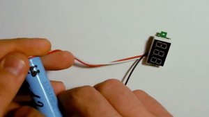 Цифровой измеритель напряжения (вольтметр) с регулятором точности измерений