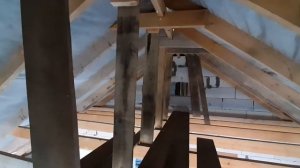 Укрепляю стропила изнутри. Тёплая крыша в процессе