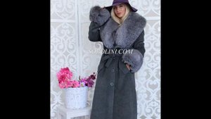 Пальто с красивым меховым воротником