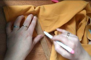 Как укоротить длину рукава платья?